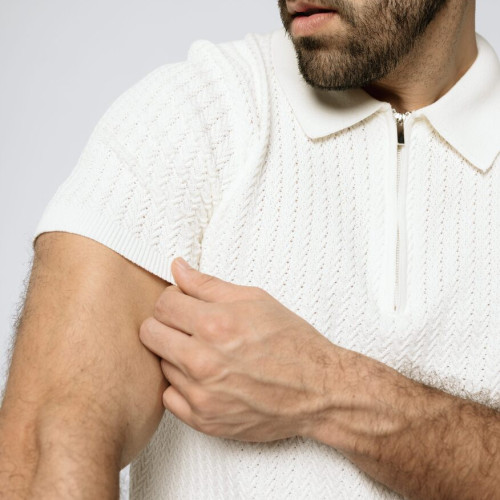 REMERA ABERCROMBIE POLO CON CIERRE MARFIL