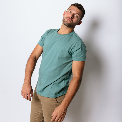 REMERA LIBERATO BASICS REGULAR FIT PETROLEO