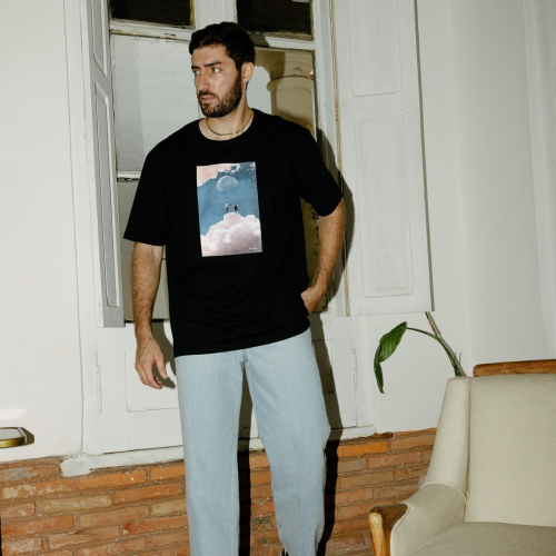 REMERA LIBERATO BASICS OVERSIZE NEGRA DANCING IN THE CLOUDS