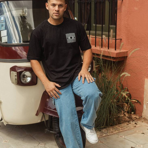 REMERA LIBERATO BASICS OVERSIZE NEGRA PERCEPTION