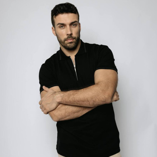 REMERA LIBERATO BASICS POLO CON CIERRE NEGRA