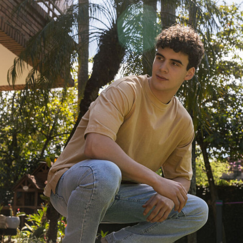 REMERA LIBERATO BASICS OVERSIZE BEIGE