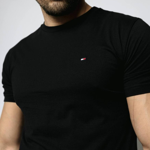 REMERA TOMMY HILFIGER NEGRA