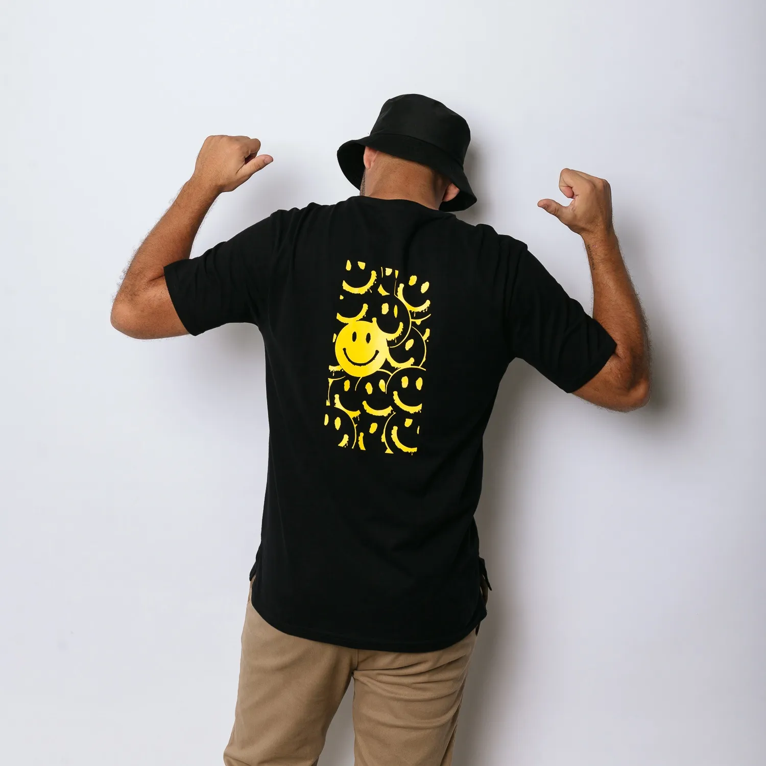 REMERA LIBERATO BASICS NEGRA SMILE