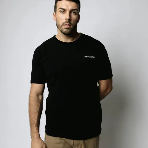 REMERA ABERCROMBIE OVERSIZE NEGRA