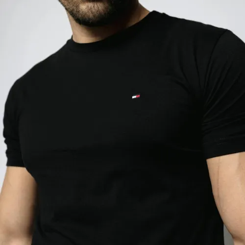 REMERA TOMMY HILFIGER NEGRA